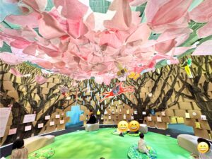 さくらのふねモニュメント内