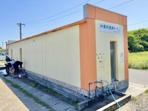 長井海岸トイレ裏
